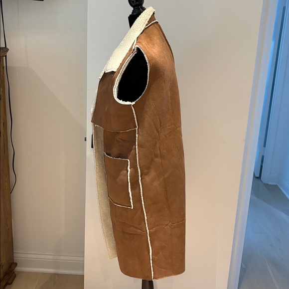 Paper Racine Shearling Vest - Picture 2 of 7